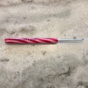 Pink Crochet Hook with Swirl Design